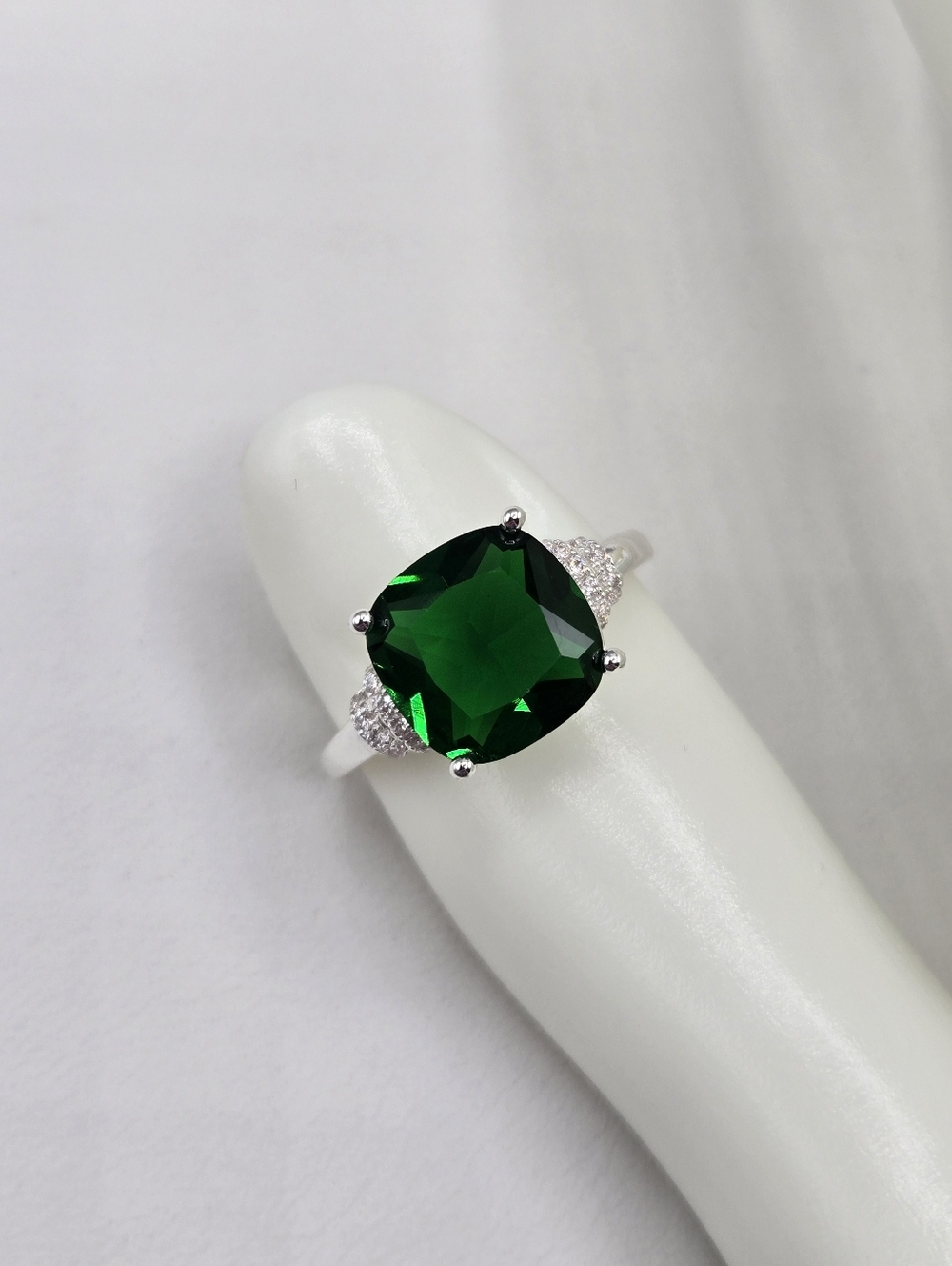Swarovski Crystal Elements Silver Statement Ring Emerald Green Size 6.75 Bridal - Picture 3 of 8